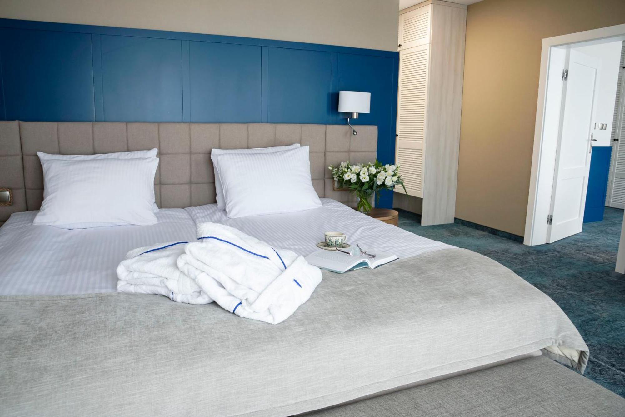 Hotel Szafir Jastrzębia Góra エクステリア 写真
