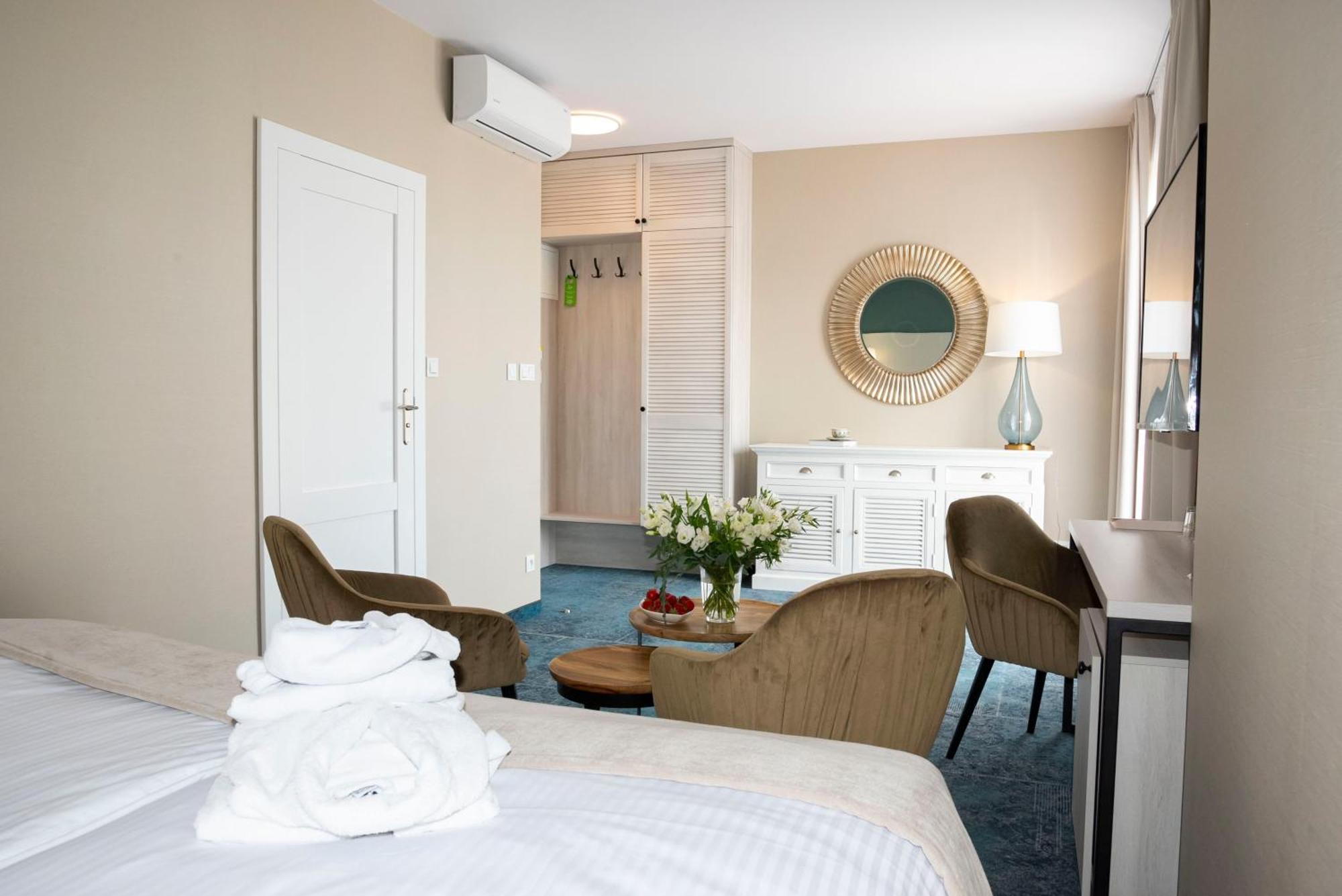 Hotel Szafir Jastrzębia Góra エクステリア 写真