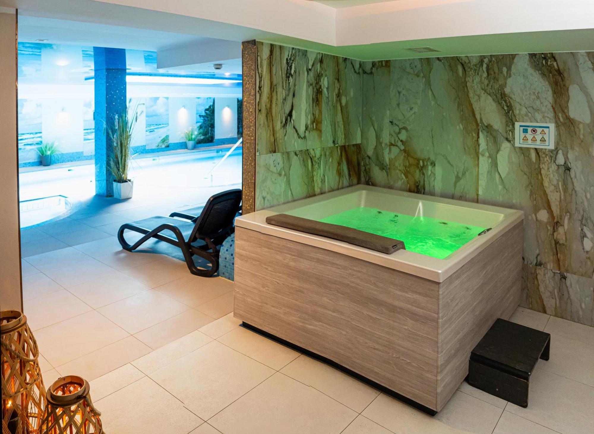 Hotel Szafir Jastrzębia Góra エクステリア 写真