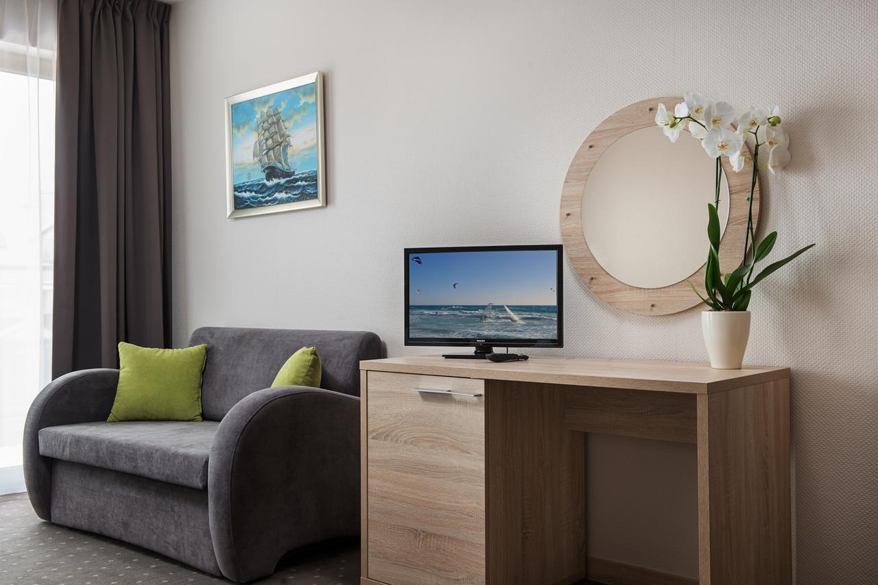 Hotel Szafir Jastrzębia Góra エクステリア 写真